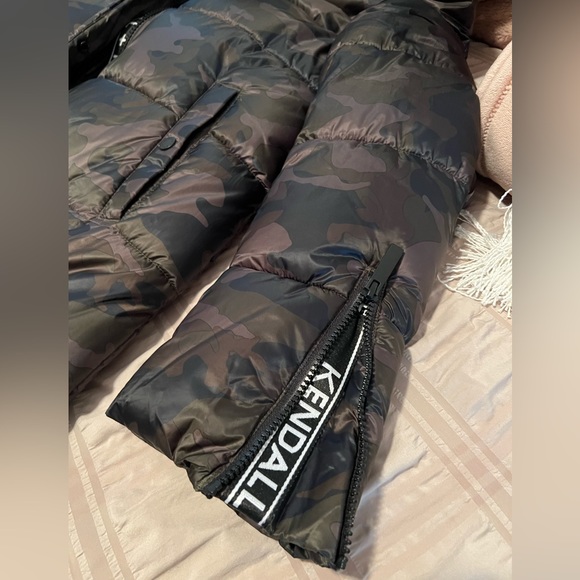 Kendall + Kylie Ixora Military Camo Puffer Hooded Coat - Picture 9 of 9